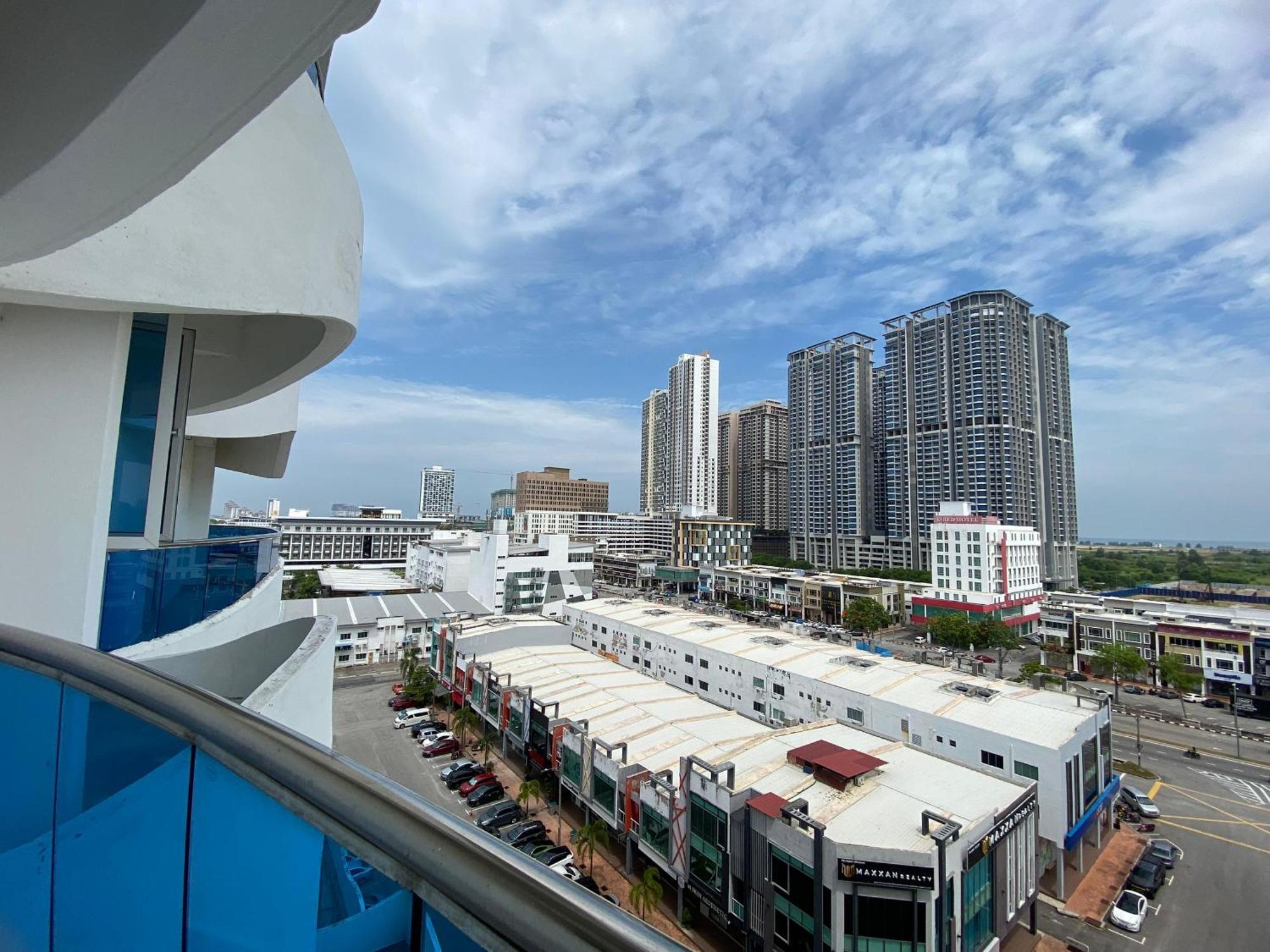 Apartment The Wave By Jeffery Lam Management *